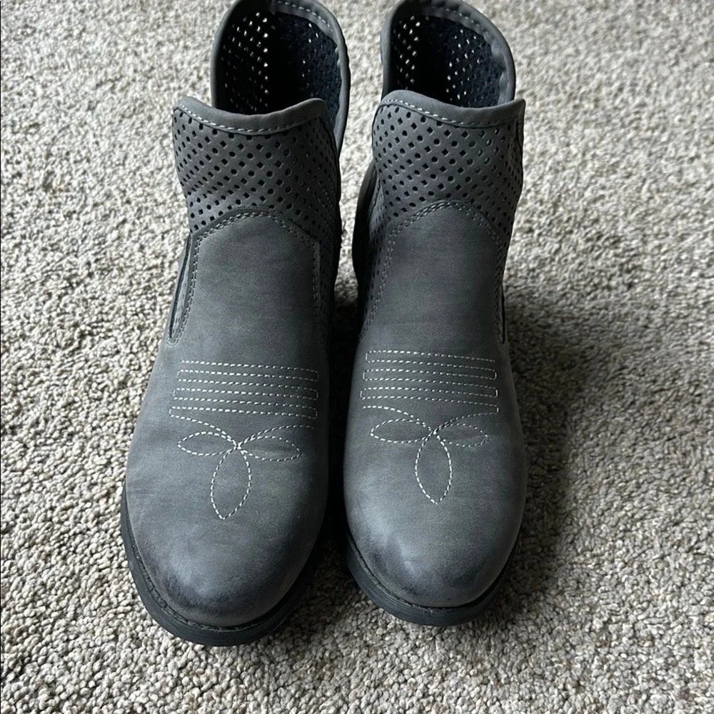 Natural Reflections‎ Gray Perforated Western Ankle Boots Womens 7.5 Charcoal